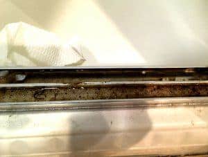 Dirty Shower Door Tracks #dirtyshower #cleanwithvinegar