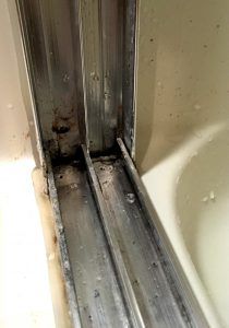 After cleaning my shower door tracks #cleanwithbakingsoda #cleanwithvinegar